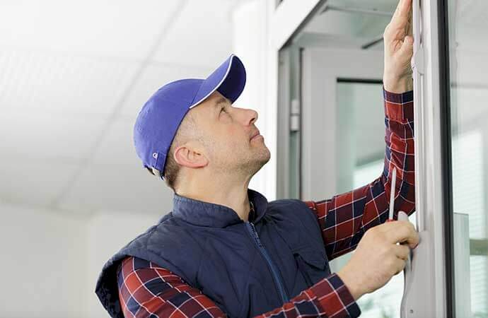 Étapes d’une installation de volet roulant manuel au Luxembourg