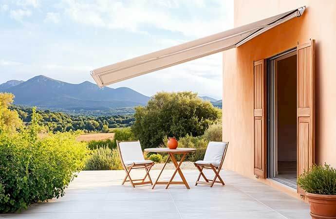 Étapes d’installation d’un store banne motorisé au Luxembourg