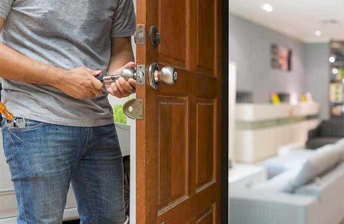 Les critères qui font varier le prix de pose d’une porte au Luxembourg